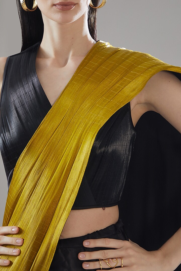 Black Metal Wire Draped Bridal Saree Set by Rimzim Dadu at Pernia's Pop Up Shop