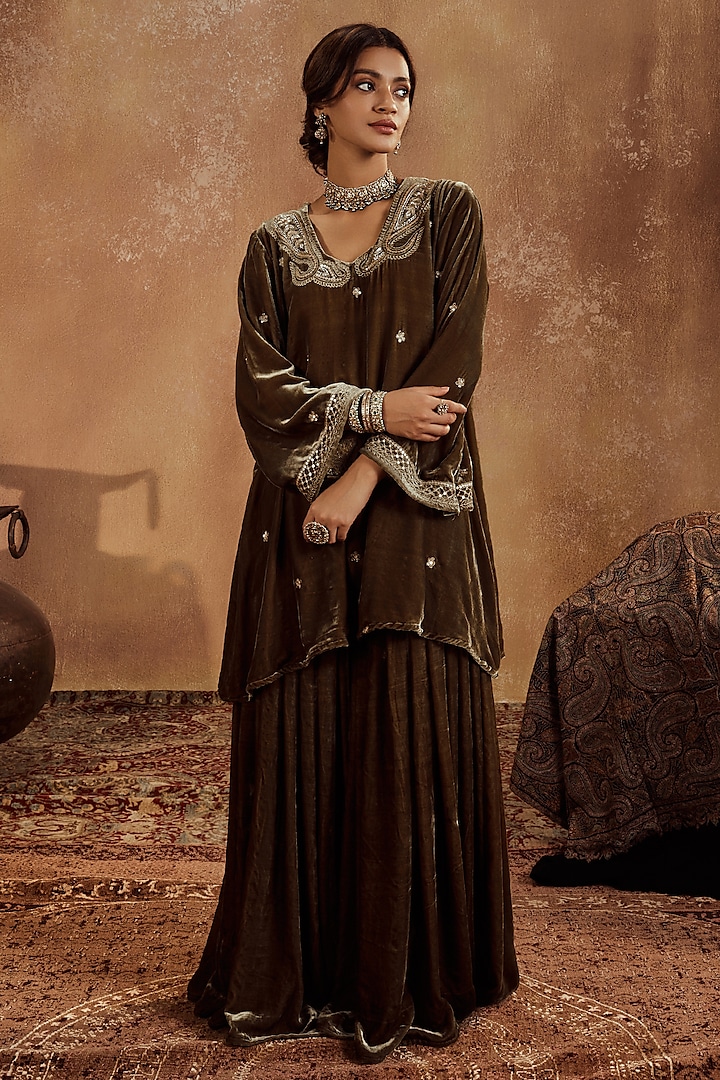Mehendi Green Micro Velvet Hand Embroidered Kurta Set by Roze at Pernia's Pop Up Shop