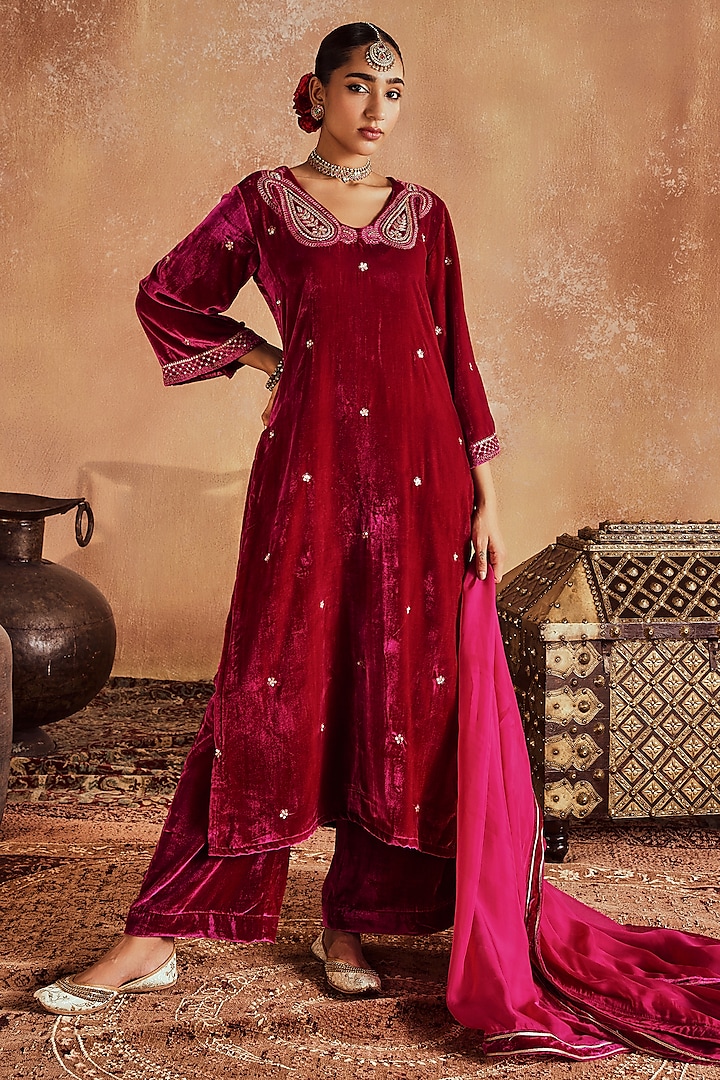 Pink Micro Velvet Hand Embroidered Kurta Set by Roze at Pernia's Pop Up Shop