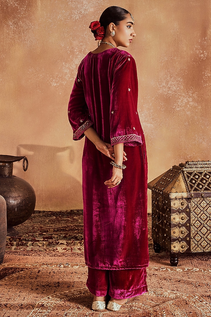 Pink Micro Velvet Hand Embroidered Kurta Set by Roze at Pernia's Pop Up Shop
