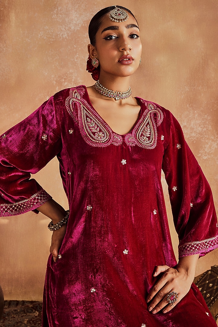 Pink Micro Velvet Hand Embroidered Kurta Set by Roze at Pernia's Pop Up Shop