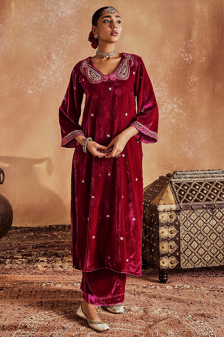 Pink Micro Velvet Hand Embroidered Kurta Set by Roze at Pernia's Pop Up Shop