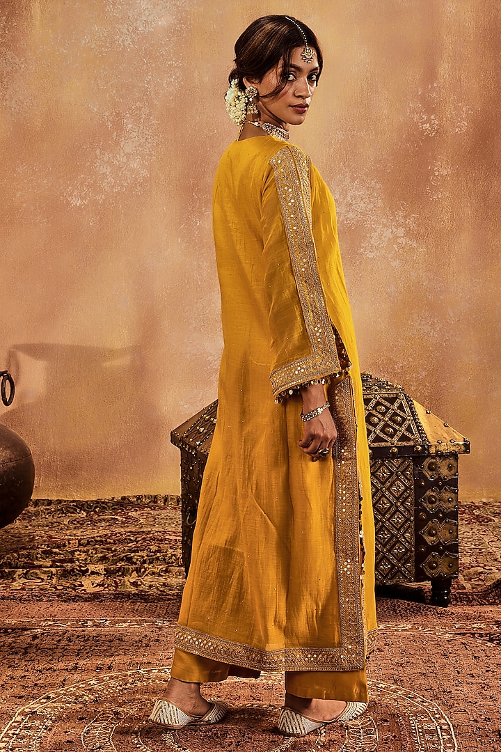 Yellow Muskaish Chanderi Kurta Set by Roze at Pernia's Pop Up Shop