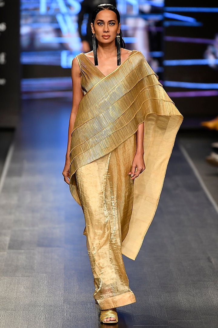 Gold Faux Leather Corded Saree Set by Rimzim Dadu