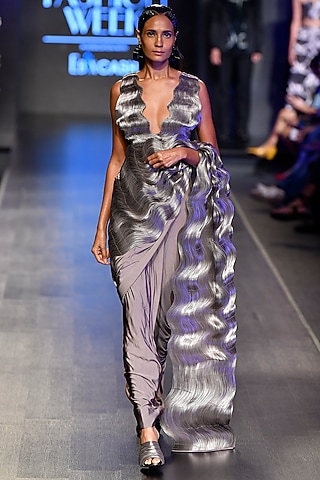 Gunmetal Ripple Leather Saree Set by Rimzim Dadu