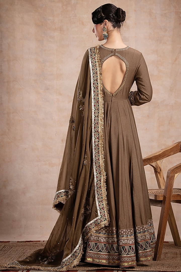 Gold Tussar Zardosi Work Bridal Anarkali Set by Saahiil Kapoor at Pernia's Pop Up Shop