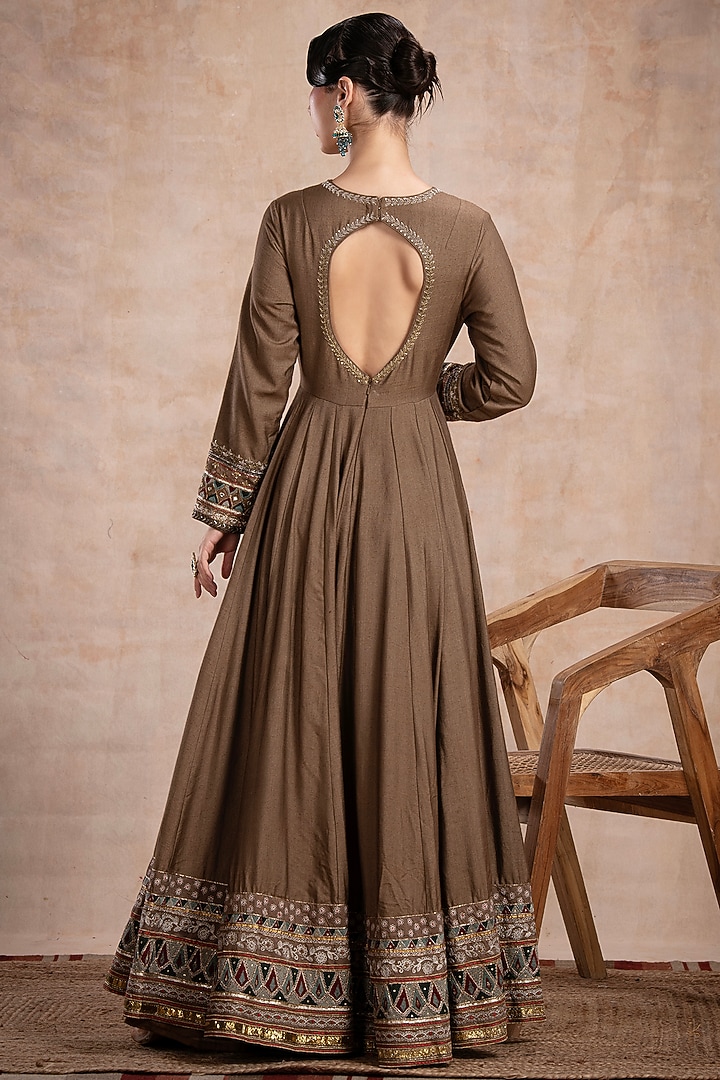 Gold Tussar Zardosi Work Bridal Anarkali Set by Saahiil Kapoor at Pernia's Pop Up Shop