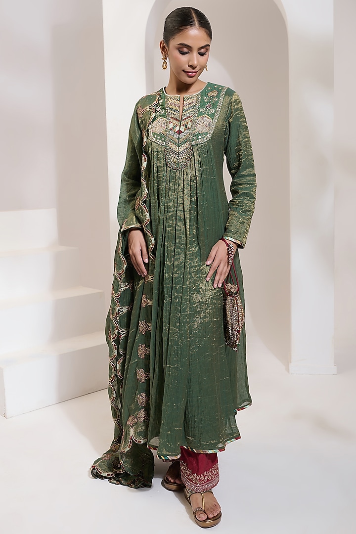 Green Chanderi Tissue Silk Embellished Kurta Set by Saahiil Kapoor at Pernia's Pop Up Shop