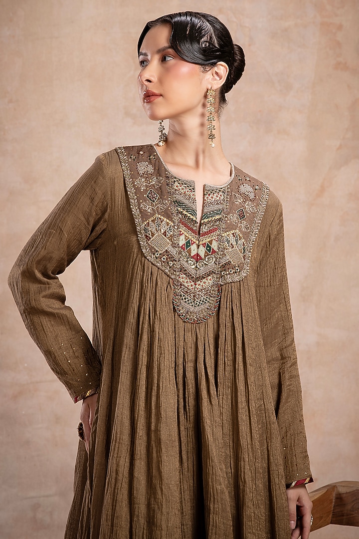 Gold Chanderi Tissue Silk Embellished Kurta Set by Saahiil Kapoor at Pernia's Pop Up Shop