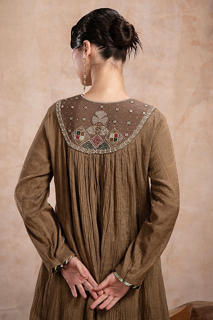 Gold Chanderi Tissue Silk Embellished Kurta Set by Saahiil Kapoor at Pernia's Pop Up Shop