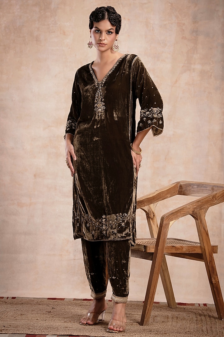 Gold Velvet Hand Embroidered Kurta Set by Saahiil Kapoor at Pernia's Pop Up Shop