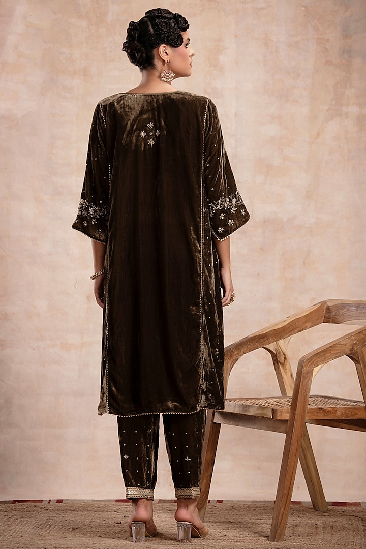 Gold Velvet Hand Embroidered Kurta Set by Saahiil Kapoor at Pernia's Pop Up Shop