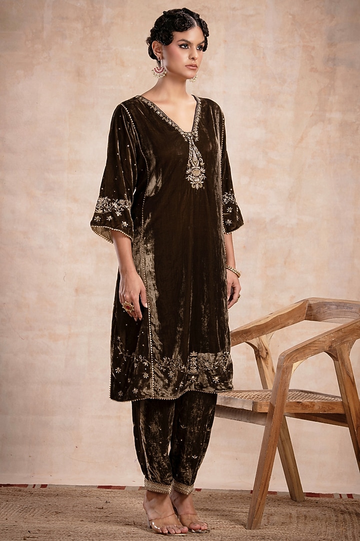 Gold Velvet Hand Embroidered Kurta Set by Saahiil Kapoor at Pernia's Pop Up Shop