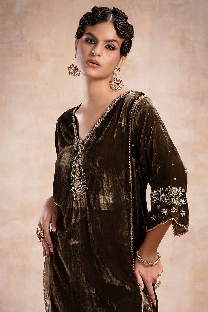 Gold Velvet Hand Embroidered Kurta Set by Saahiil Kapoor at Pernia's Pop Up Shop