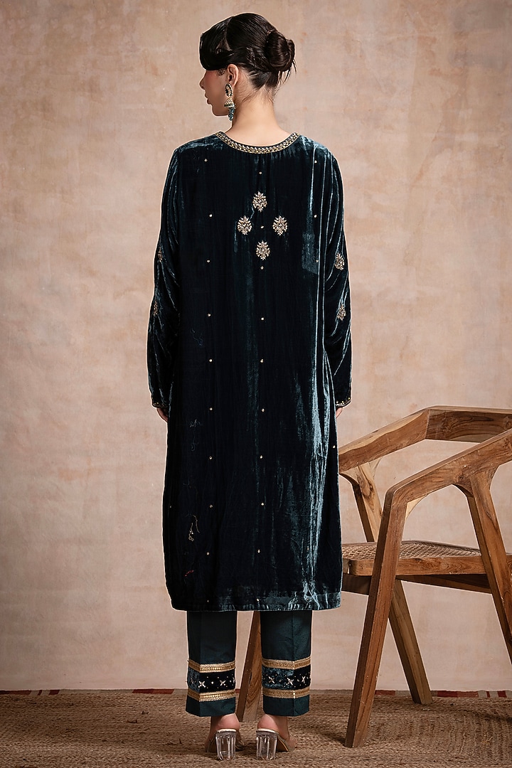 Teal Blue Velvet Cutdana & Zardosi Work Kurta Set by Saahiil Kapoor at Pernia's Pop Up Shop