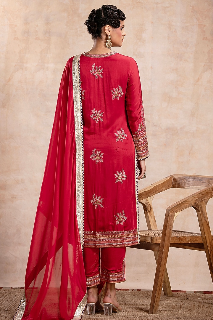 Sindoori Red Modal Satin Aari Work Straight Kurta Set by Saahiil Kapoor at Pernia's Pop Up Shop