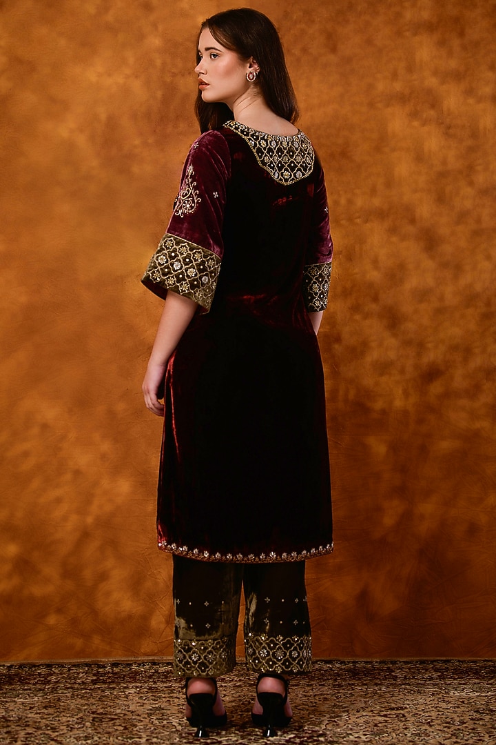 Maroon Silk Velvet Hand Embroidered Kurta Set by Saahiil Kapoor at Pernia's Pop Up Shop