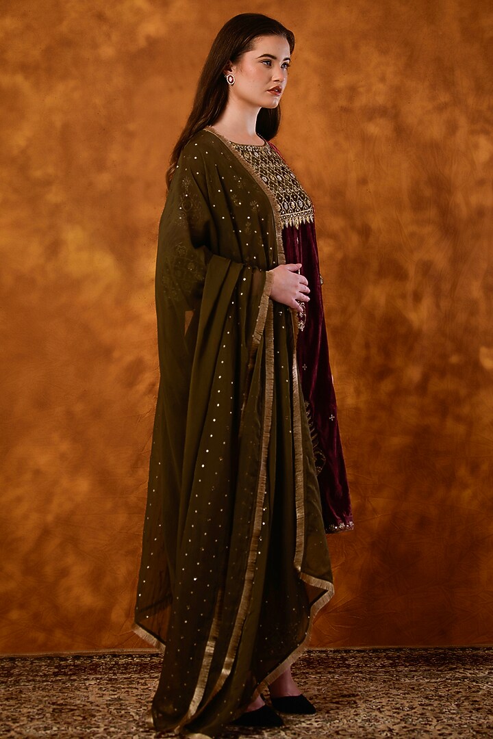 Maroon Silk Velvet Hand Embroidered Kurta Set by Saahiil Kapoor at Pernia's Pop Up Shop