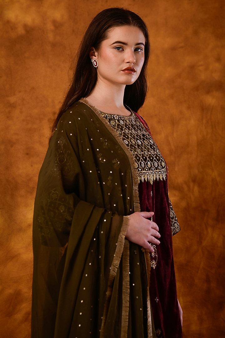 Maroon Silk Velvet Hand Embroidered Kurta Set by Saahiil Kapoor at Pernia's Pop Up Shop