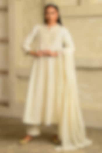 Ivory Chanderi Tissue Silk Hand Embroidered Wedding Anarkali Set by Saahiil Kapoor at Pernia's Pop Up Shop