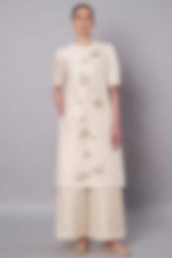 Ivory Chanderi 3D Floral Applique Embroidered Kurta Set by Saahiil Kapoor at Pernia's Pop Up Shop