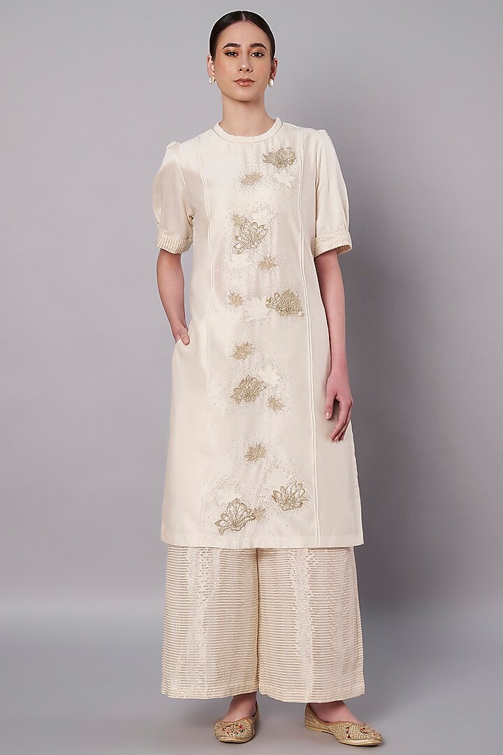 Ivory Chanderi 3D Floral Applique Embroidered Kurta Set by Saahiil Kapoor at Pernia's Pop Up Shop