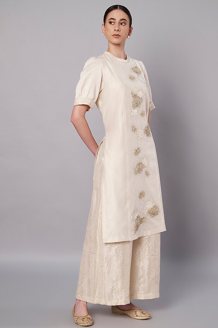 Ivory Chanderi 3D Floral Applique Embroidered Kurta Set by Saahiil Kapoor at Pernia's Pop Up Shop