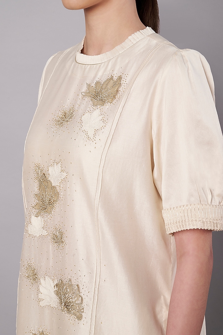 Ivory Chanderi 3D Floral Applique Embroidered Kurta Set by Saahiil Kapoor at Pernia's Pop Up Shop