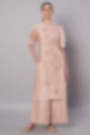 Dirty Blush Chanderi 3D Floral Applique Embroidered Kurta Set by Saahiil Kapoor at Pernia's Pop Up Shop