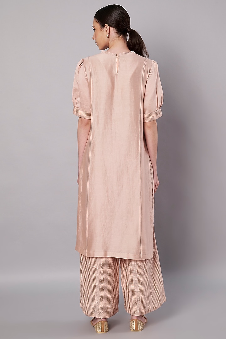 Dirty Blush Chanderi 3D Floral Applique Embroidered Kurta Set by Saahiil Kapoor at Pernia's Pop Up Shop