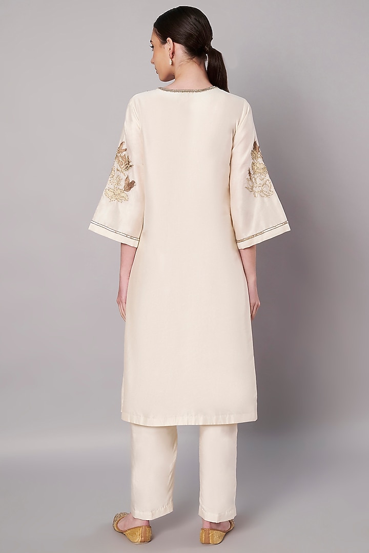 Ivory Chanderi Floral Embroidered Kurta Set by Saahiil Kapoor at Pernia's Pop Up Shop