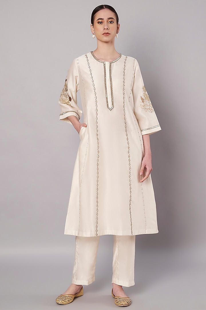 Ivory Chanderi Floral Embroidered Kurta Set by Saahiil Kapoor at Pernia's Pop Up Shop