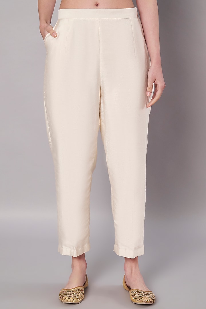 Ivory Chanderi Floral Embroidered Kurta Set by Saahiil Kapoor at Pernia's Pop Up Shop