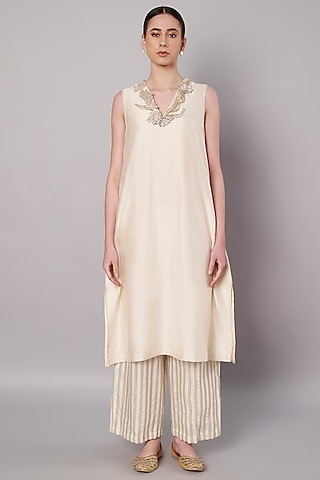Ivory Chanderi Floral Applique Embroidered Kurta Set by Saahiil Kapoor