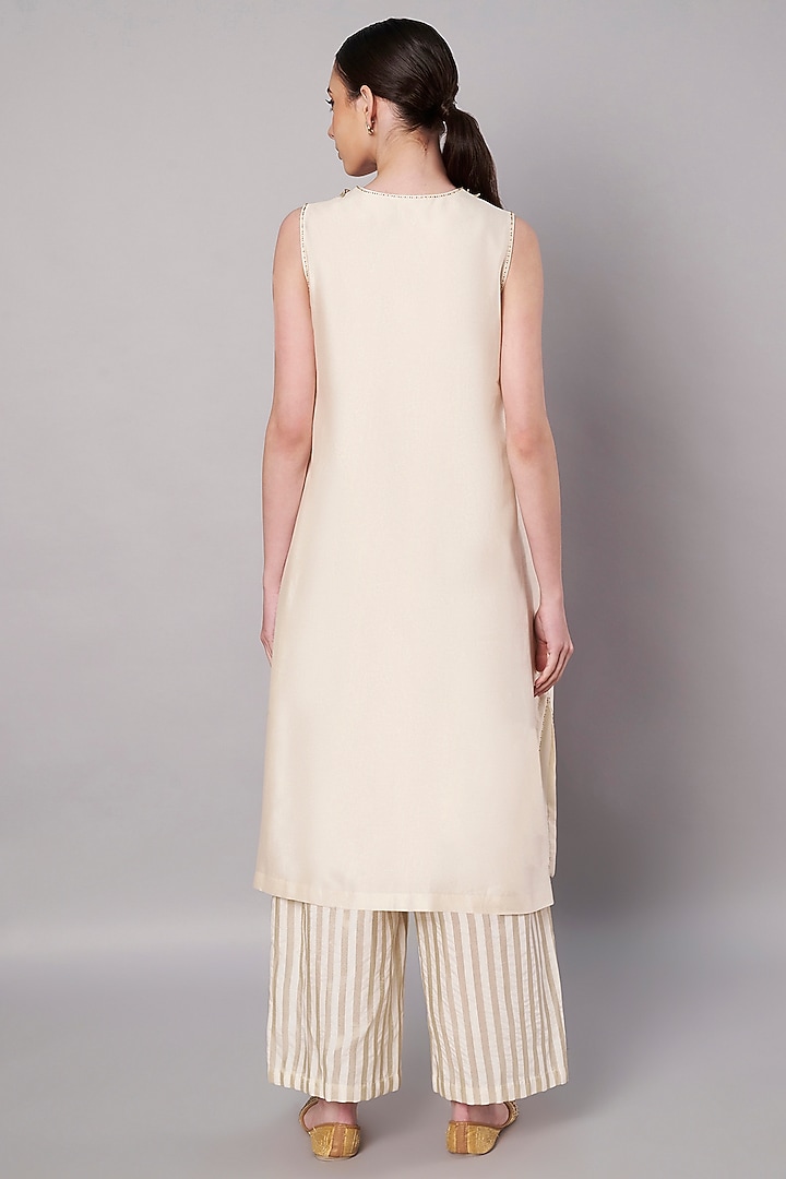 Ivory Chanderi Floral Applique Embroidered Kurta Set by Saahiil Kapoor at Pernia's Pop Up Shop