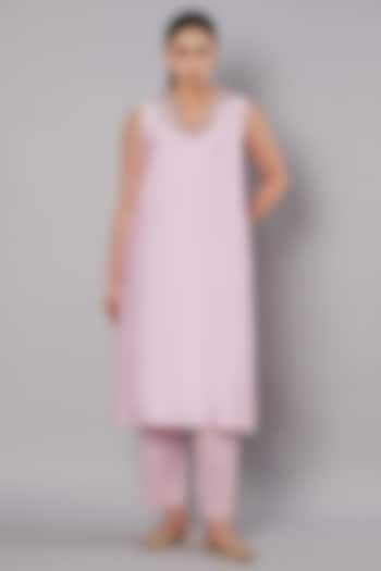 Pastel Lilac Chanderi Floral Applique Embroidered Kurta Set by Saahiil Kapoor at Pernia's Pop Up Shop