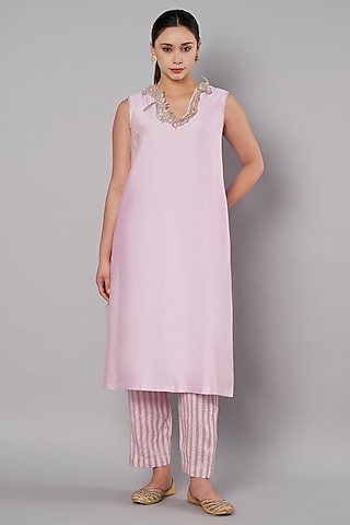 Pastel Lilac Chanderi Floral Applique Embroidered Kurta Set by Saahiil Kapoor