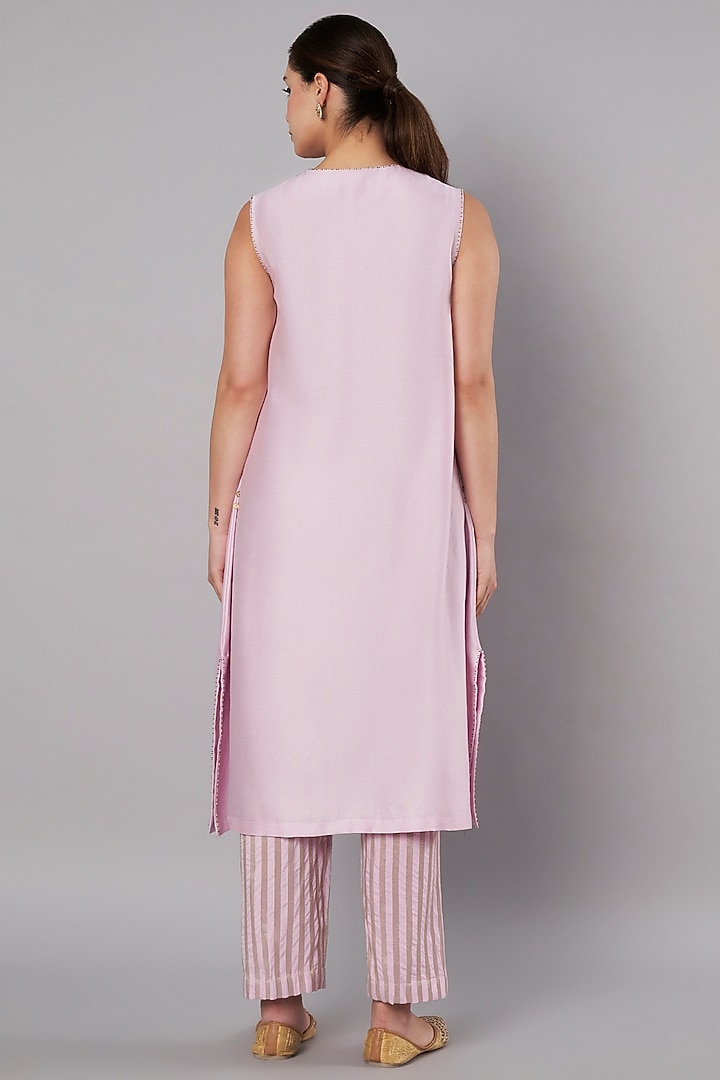 Pastel Lilac Chanderi Floral Applique Embroidered Kurta Set by Saahiil Kapoor at Pernia's Pop Up Shop