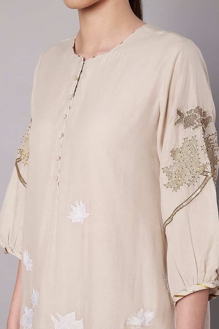 Ivory Chanderi Hand Embroidered Kurta Set by Saahiil Kapoor at Pernia's Pop Up Shop