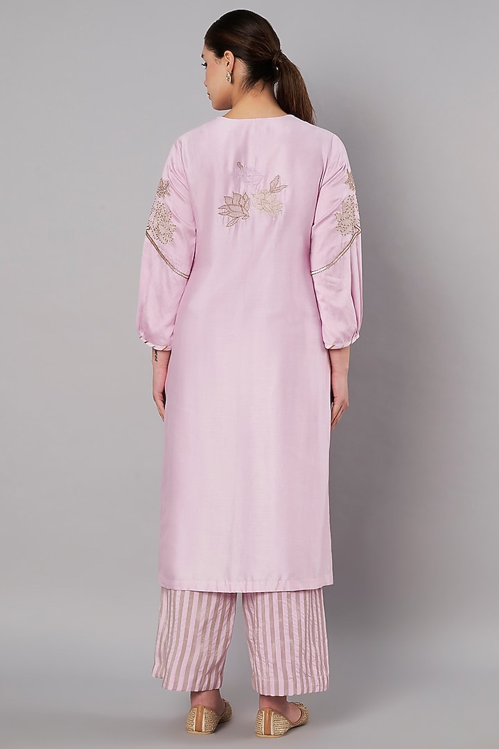 Pastel Lilac Chanderi Hand Embroidered Kurta Set by Saahiil Kapoor at Pernia's Pop Up Shop