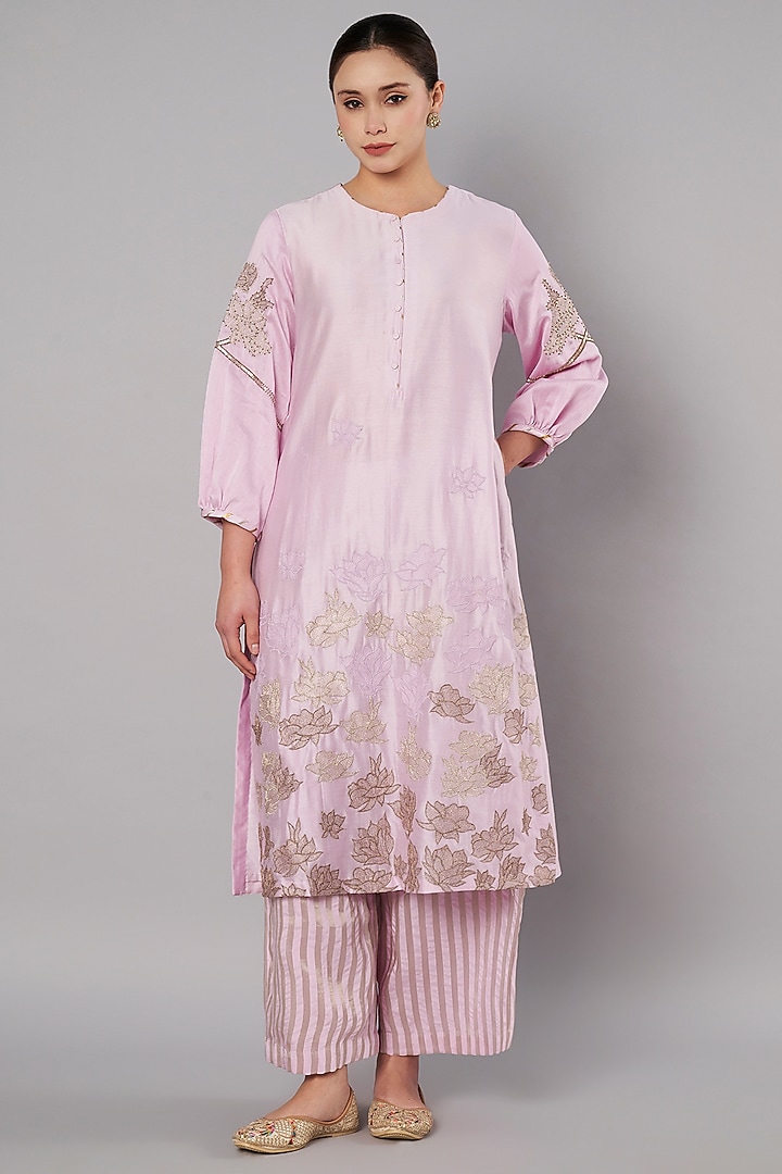 Pastel Lilac Chanderi Hand Embroidered Kurta Set by Saahiil Kapoor at Pernia's Pop Up Shop