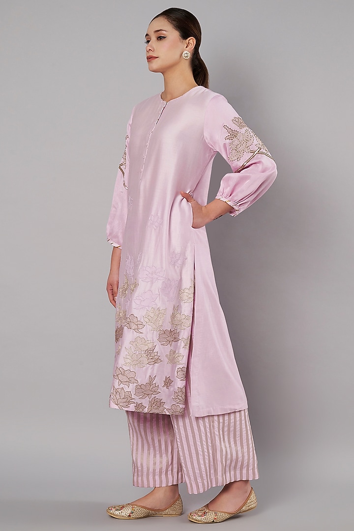 Pastel Lilac Chanderi Hand Embroidered Kurta Set by Saahiil Kapoor at Pernia's Pop Up Shop