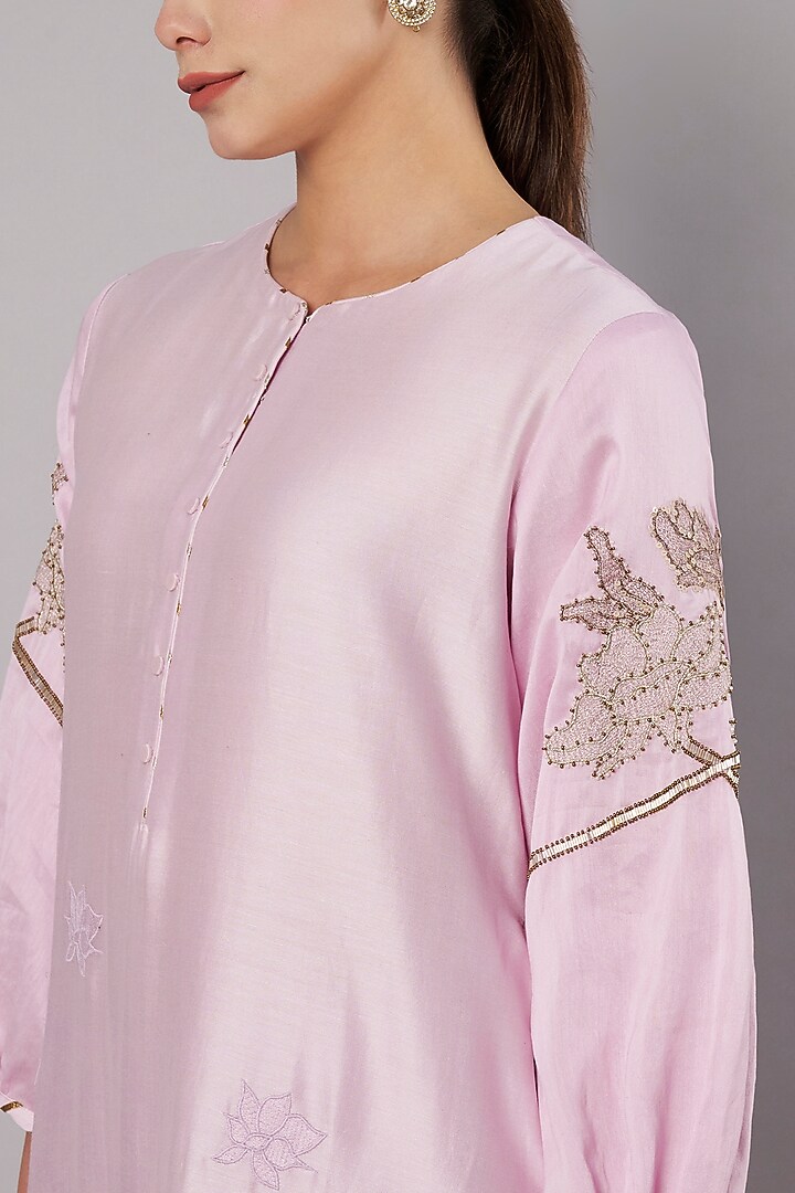 Pastel Lilac Chanderi Hand Embroidered Kurta Set by Saahiil Kapoor at Pernia's Pop Up Shop