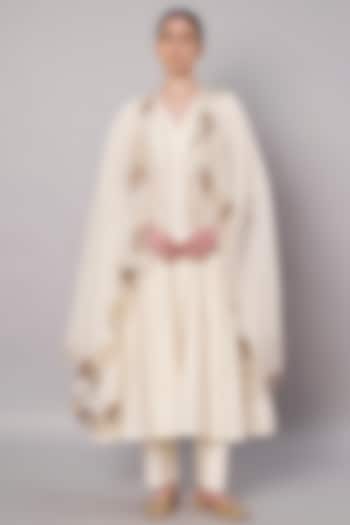 Ivory Chanderi Hand Embroidered Kurta Set by Saahiil Kapoor at Pernia's Pop Up Shop