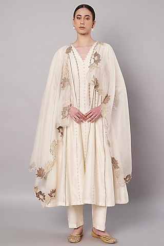 Ivory Chanderi Hand Embroidered Kurta Set by Saahiil Kapoor