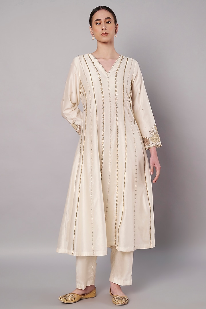 Ivory Chanderi Hand Embroidered Kurta Set by Saahiil Kapoor at Pernia's Pop Up Shop