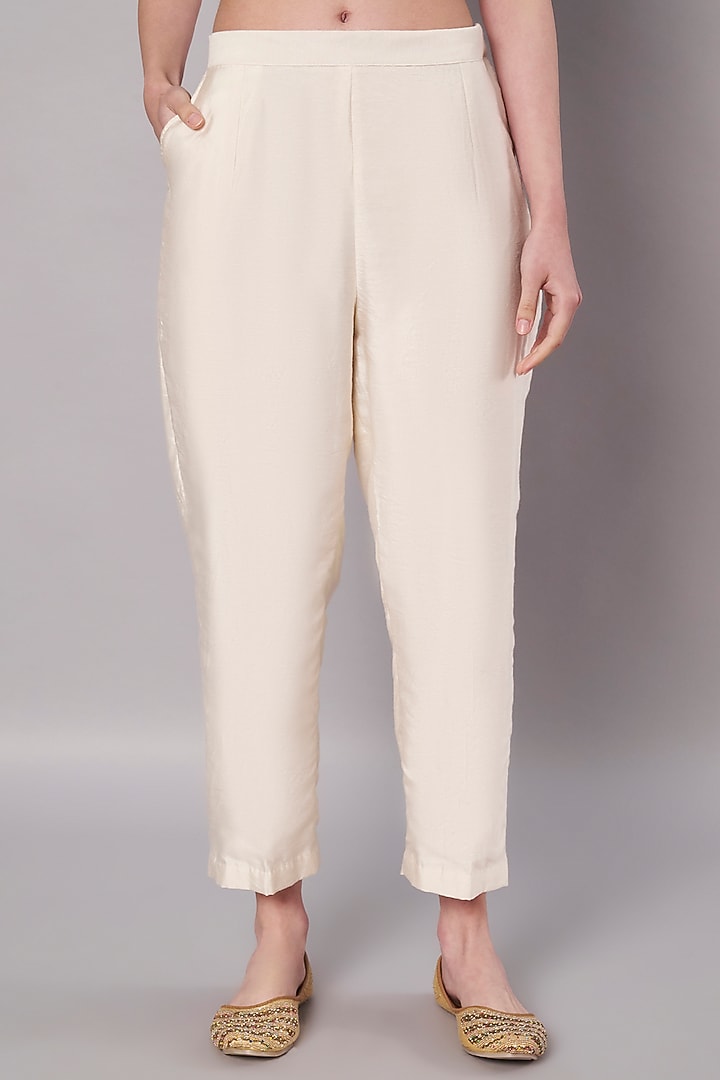 Ivory Chanderi Hand Embroidered Kurta Set by Saahiil Kapoor at Pernia's Pop Up Shop