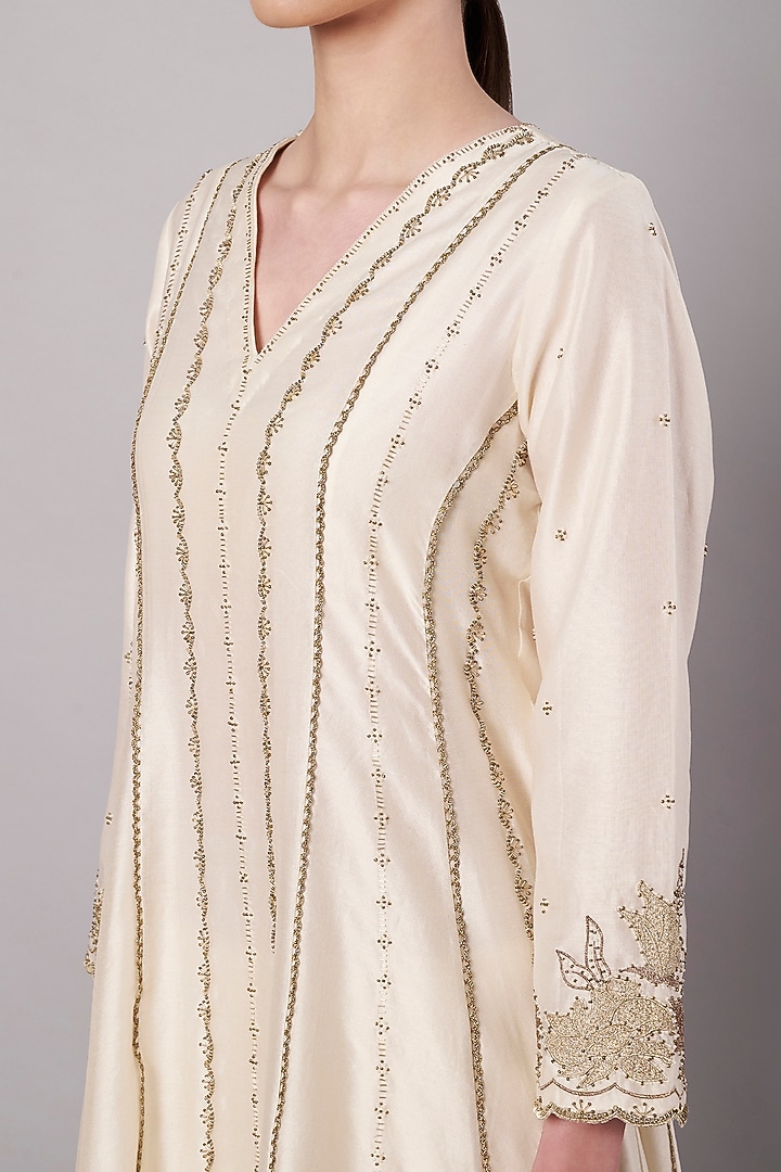 Ivory Chanderi Hand Embroidered Kurta Set by Saahiil Kapoor at Pernia's Pop Up Shop