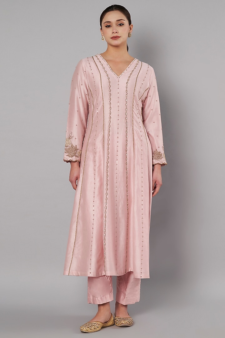 Muted Rose Chanderi Hand Embroidered Kurta Set by Saahiil Kapoor at Pernia's Pop Up Shop