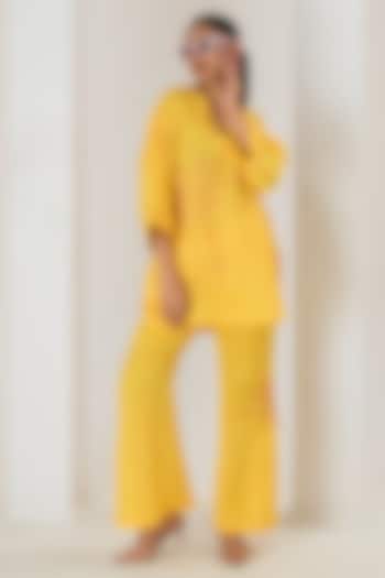 Yellow Linen Satin Beads Work Short Kurta Set by Saahiil Kapoor at Pernia's Pop Up Shop